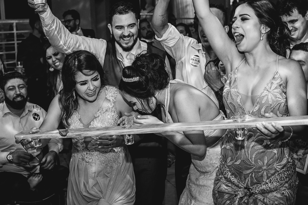 make bela,vestido de noiva giulliano oliva, guybuffet, casamento igreja do carmo, destination wedding, dj nilo jf, wedding ideas, casamento a noite, vestido sob medida, festa de casamento, casando em mg, vestidos madrinhas azul tiffany, wedding dream,