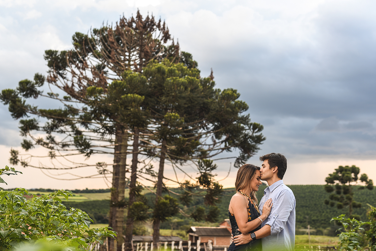 ensaio namoro, pre wedding, ensaio de casal, fotografia externa, ensaio externo, fazenda, prados, fotografia de casamento, casando em mg, save the date estudio marie foto e filmes, make bella