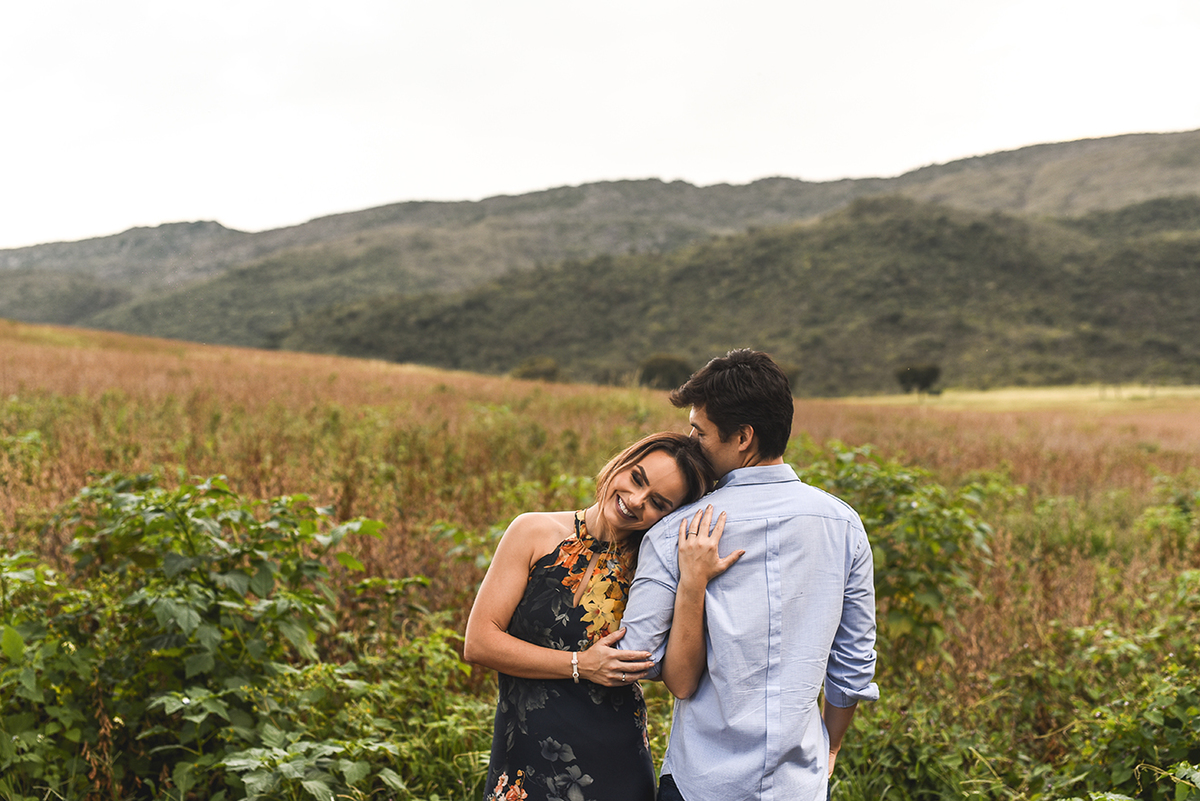 ensaio namoro, pre wedding, ensaio de casal, fotografia externa, ensaio externo, fazenda, prados, fotografia de casamento, casando em mg, save the date estudio marie foto e filmes, make bella