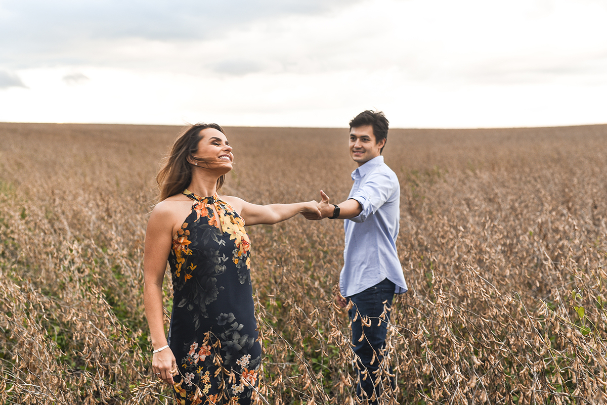 ensaio namoro, pre wedding, ensaio de casal, fotografia externa, ensaio externo, fazenda, prados, fotografia de casamento, casando em mg, save the date estudio marie foto e filmes, make bella