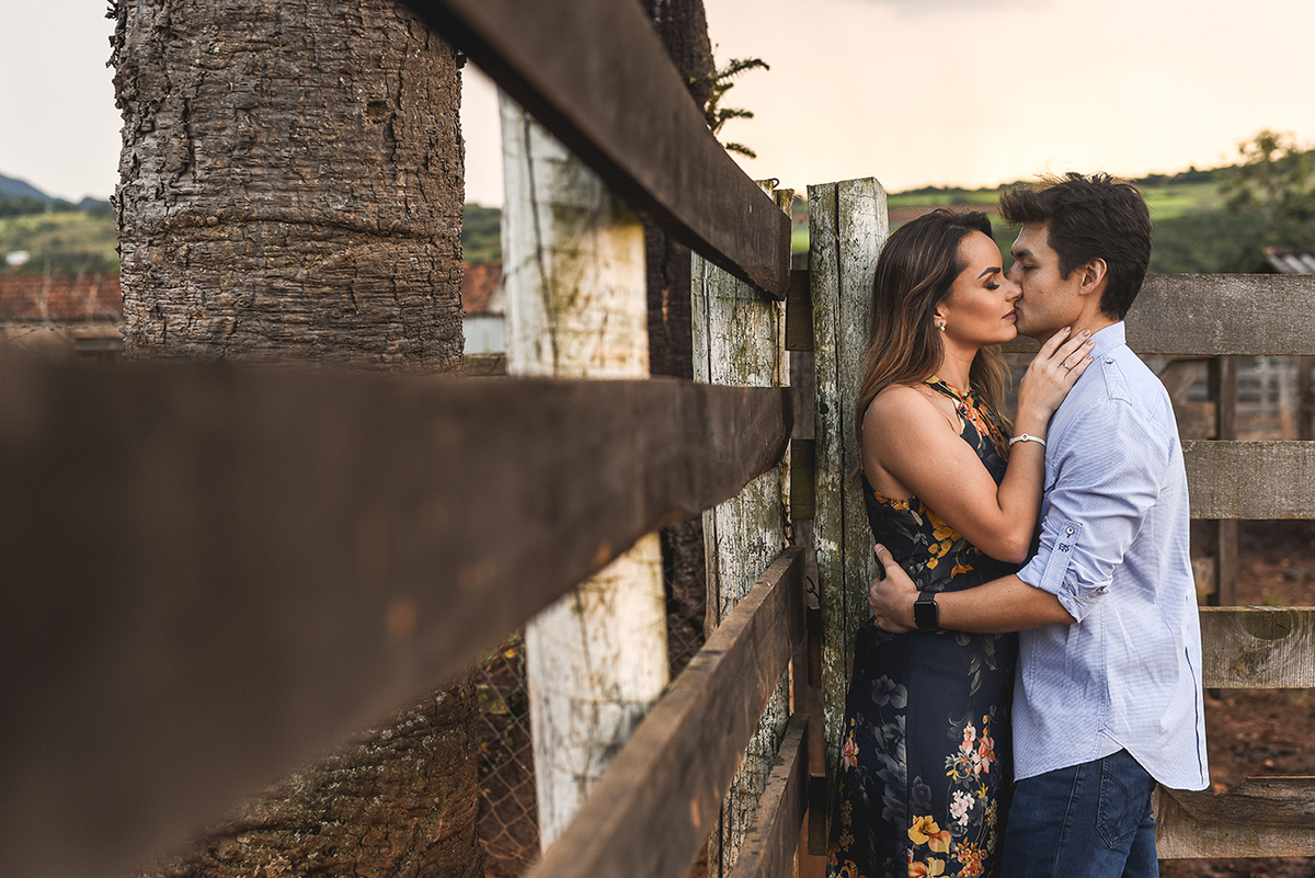 ensaio namoro, pre wedding, ensaio de casal, fotografia externa, ensaio externo, fazenda, prados, fotografia de casamento, casando em mg, save the date estudio marie foto e filmes, make bella