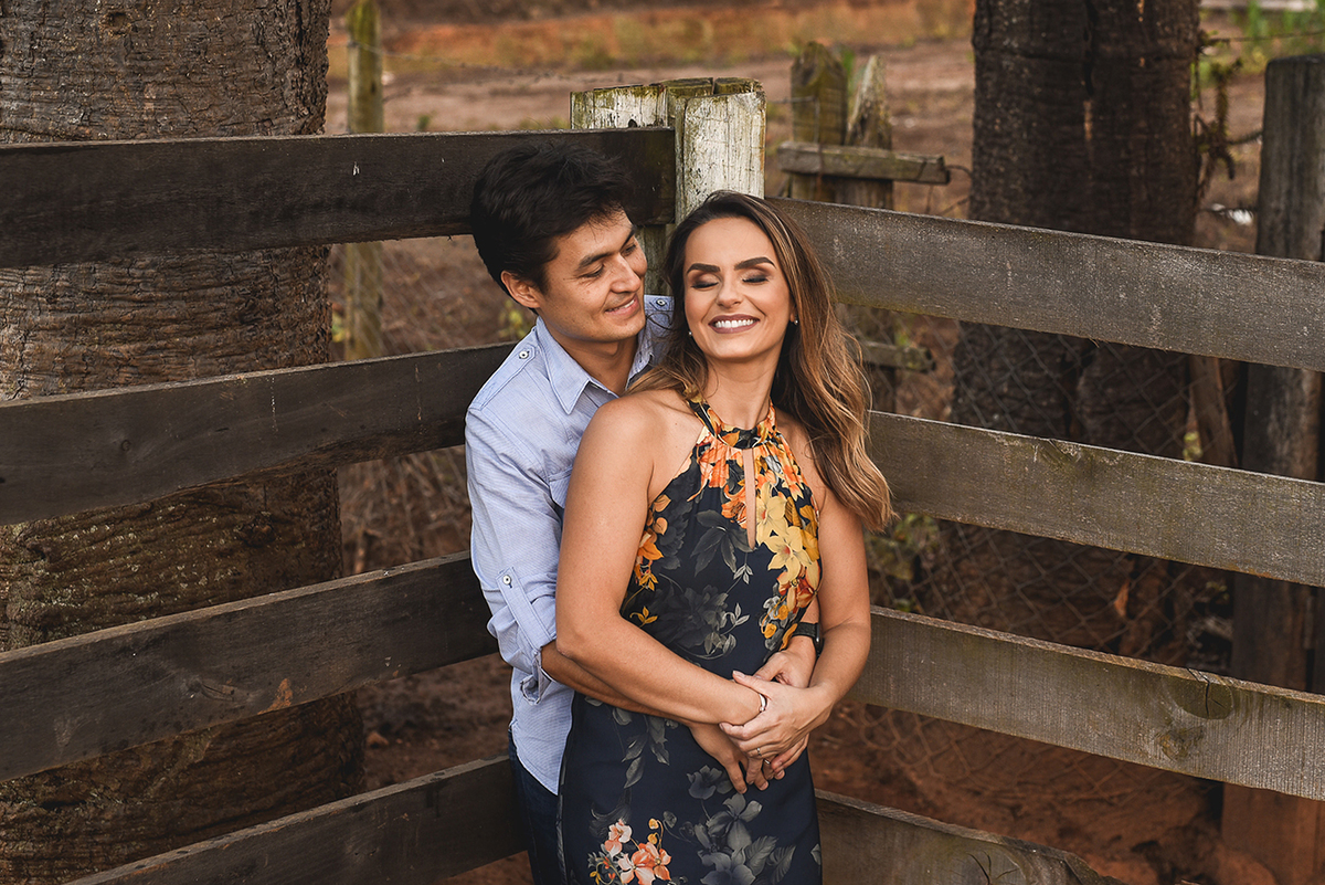 ensaio namoro, pre wedding, ensaio de casal, fotografia externa, ensaio externo, fazenda, prados, fotografia de casamento, casando em mg, save the date estudio marie foto e filmes, make bella