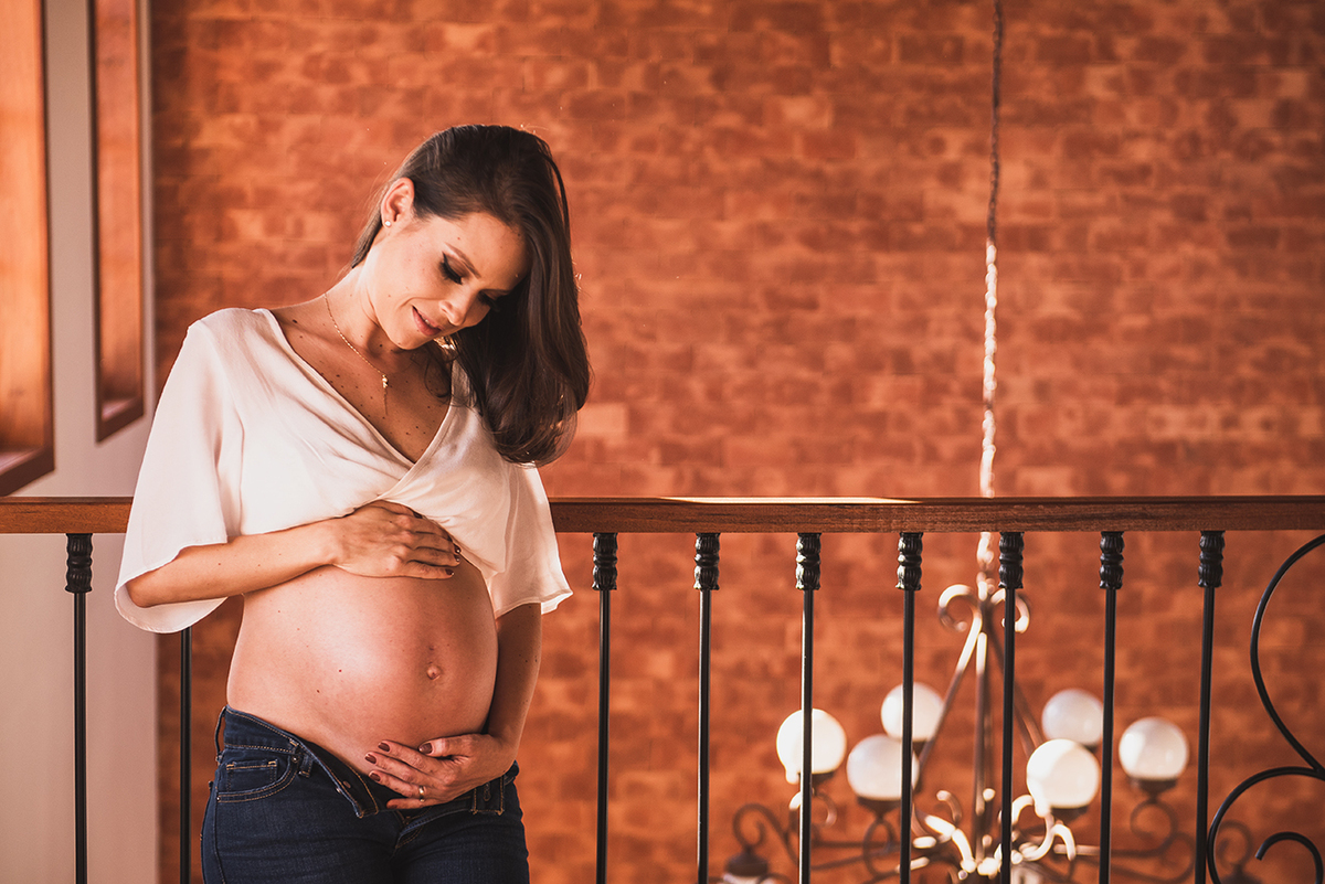 ensaio de gestante, pregant session, fotografia externa, ensaio fotografico, estudio marie, baby, mae primeira viagem, fotografia de familia, gestantes, lifestyle session, ensaio fotografico em casa
