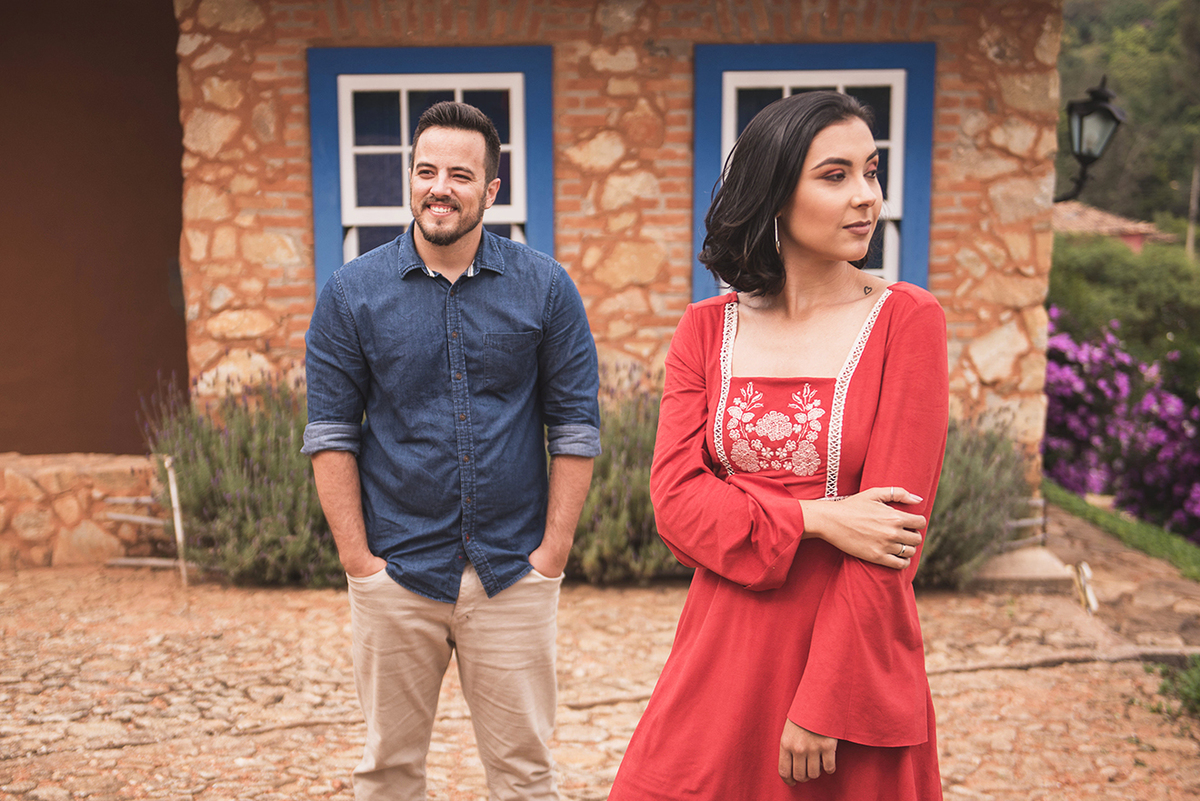 ensaio namoro, pre wedding, ensaio de casal, fotografia externa, ensaio externo, centro historico tiradentes mg, fotografia de casamento casando em mg,chacaria mazuma, save the date estudio marie foto e filmes, bichinho, prados mg, estudio marie,e-session