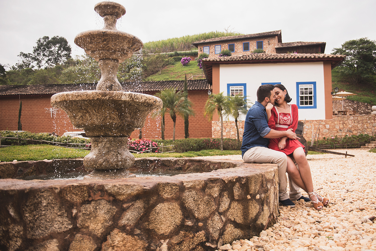 ensaio namoro, pre wedding, ensaio de casal, fotografia externa, ensaio externo, centro historico tiradentes mg, fotografia de casamento casando em mg,chacaria mazuma, save the date estudio marie foto e filmes, bichinho, prados mg, estudio marie,e-session