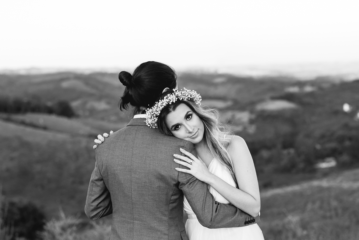 ensaio namoro, pre wedding, ensaio de casal, ensaio externo, centro historico tiradentes mg, e-session, fotografia de casamento casando em mg, casamento em bh, save the date, estudio marie foto e filmes, serra sao jose, engagement session, serra sao jose