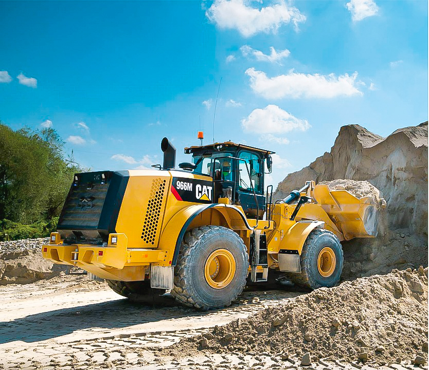 Aluguel de maquinas pesadas para obras em Uberlândia Araguari com demolição de galpões casas e carregamento de areia e terra para aterros sanitários 