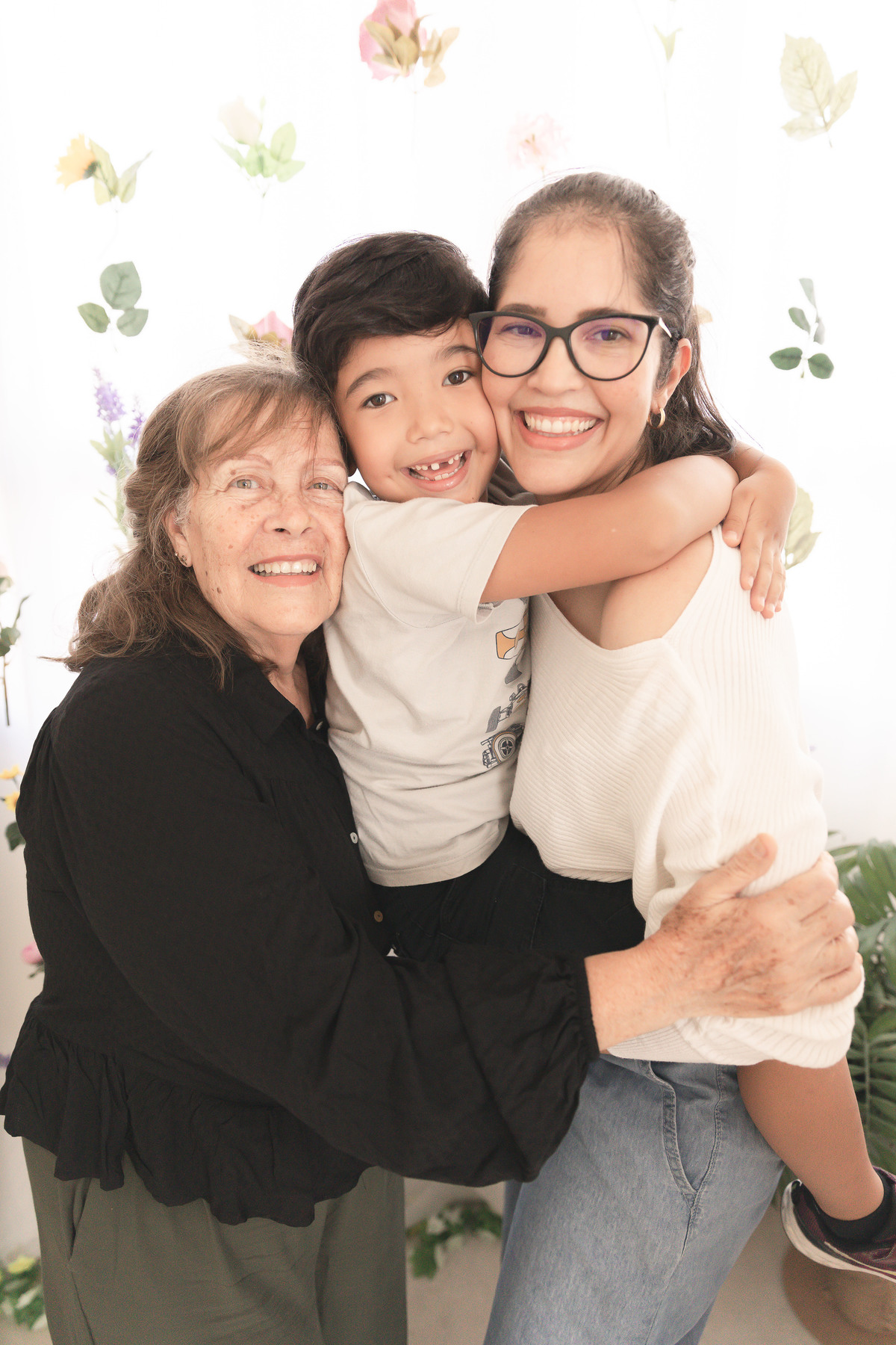 Nick com janelinha nos dentes.