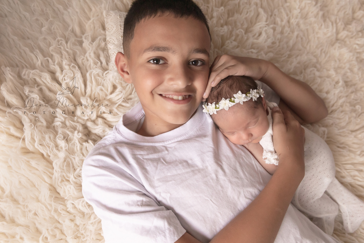 Com o irmão mais velho