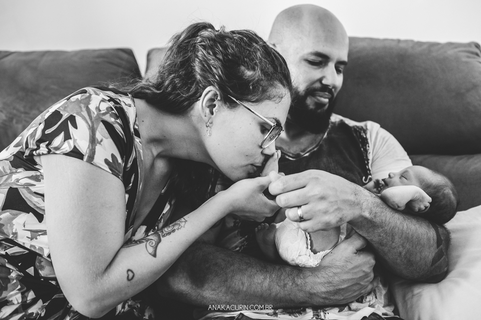 Parto natural hospitalar do Lucca, que aconteceu na Perinatal da Barra da Tijuca, fotografado por Ana Kacurin. A equipe foi compsta pela doutora Mayra Fontainhas, com a doula Karla Fuentes.