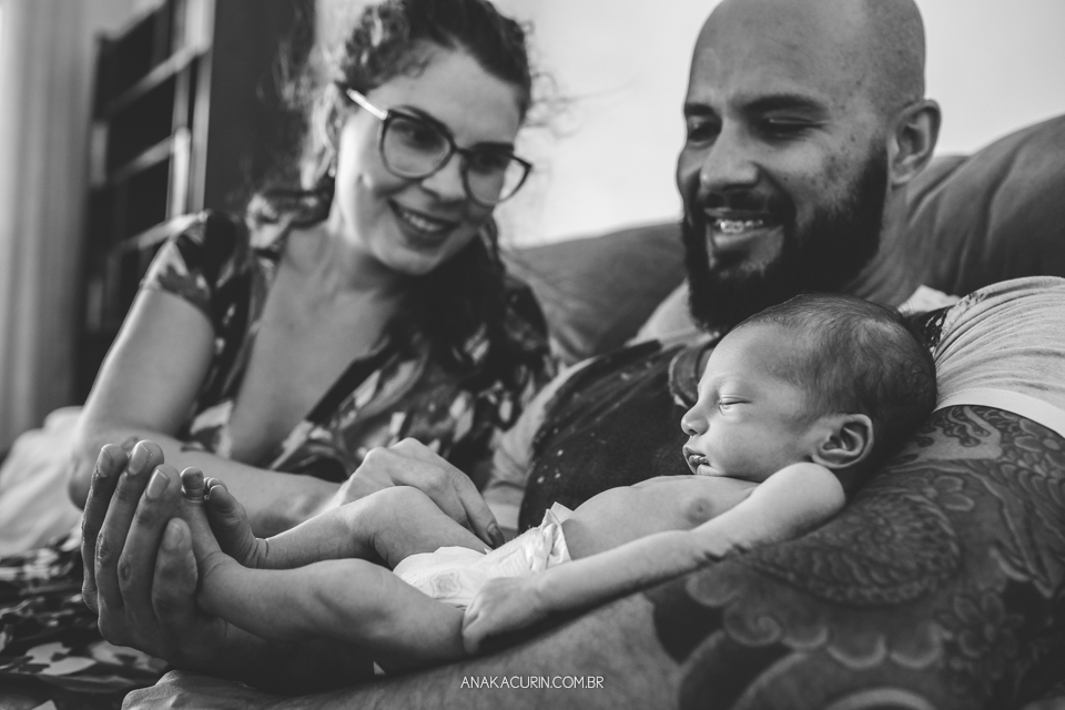 Parto natural hospitalar do Lucca, que aconteceu na Perinatal da Barra da Tijuca, fotografado por Ana Kacurin. A equipe foi compsta pela doutora Mayra Fontainhas, com a doula Karla Fuentes.