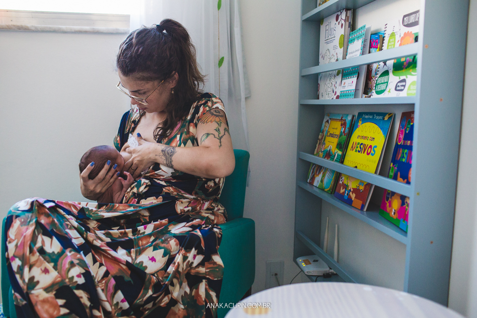 Parto natural hospitalar do Lucca, que aconteceu na Perinatal da Barra da Tijuca, fotografado por Ana Kacurin. A equipe foi compsta pela doutora Mayra Fontainhas, com a doula Karla Fuentes.