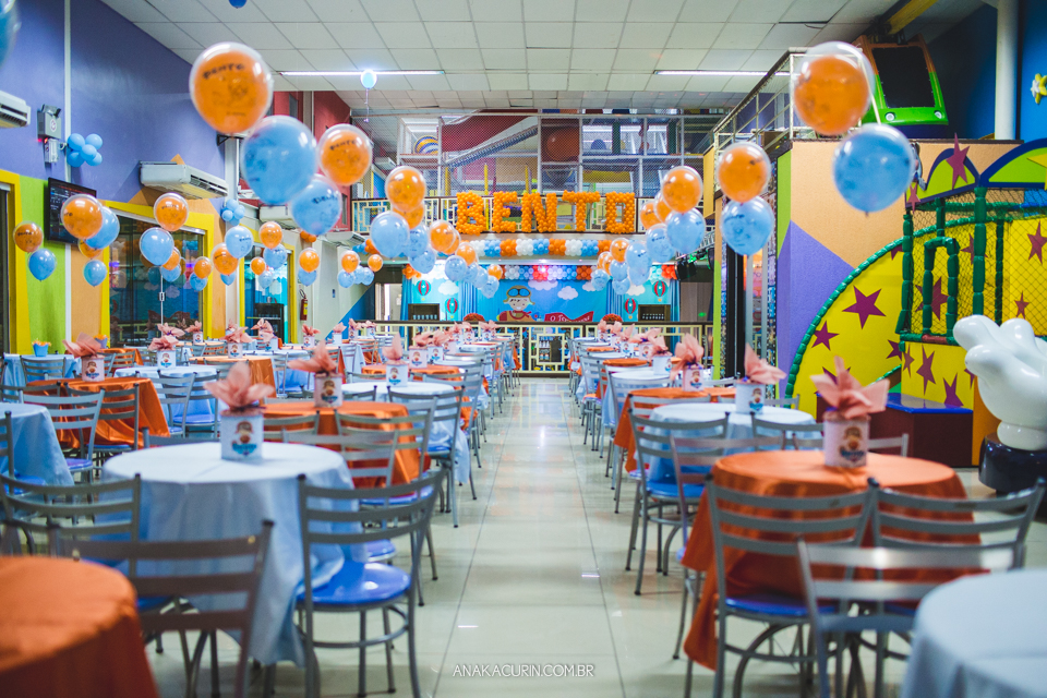 Festa de 1 ano do Bento, com o tema Aviador, fotografada por Ana Kacurin, no Rio de Janeiro