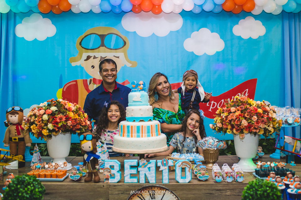 Festa de 1 ano do Bento, com o tema Aviador, fotografada por Ana Kacurin, no Rio de Janeiro