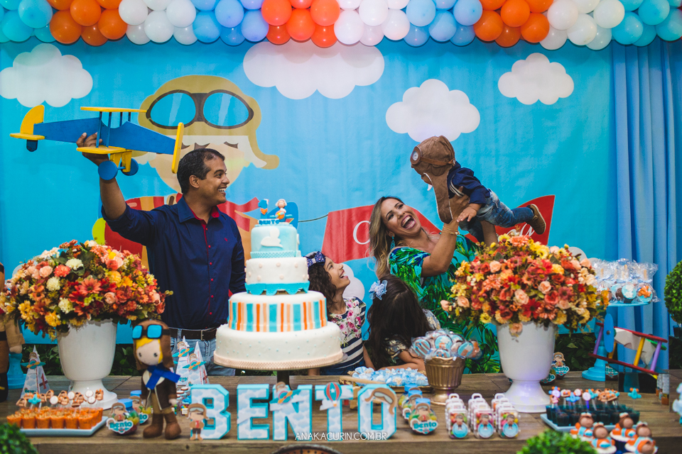 Festa de 1 ano do Bento, com o tema Aviador, fotografada por Ana Kacurin, no Rio de Janeiro
