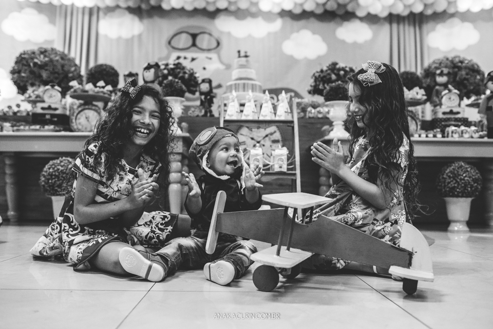 Festa de 1 ano do Bento, com o tema Aviador, fotografada por Ana Kacurin, no Rio de Janeiro