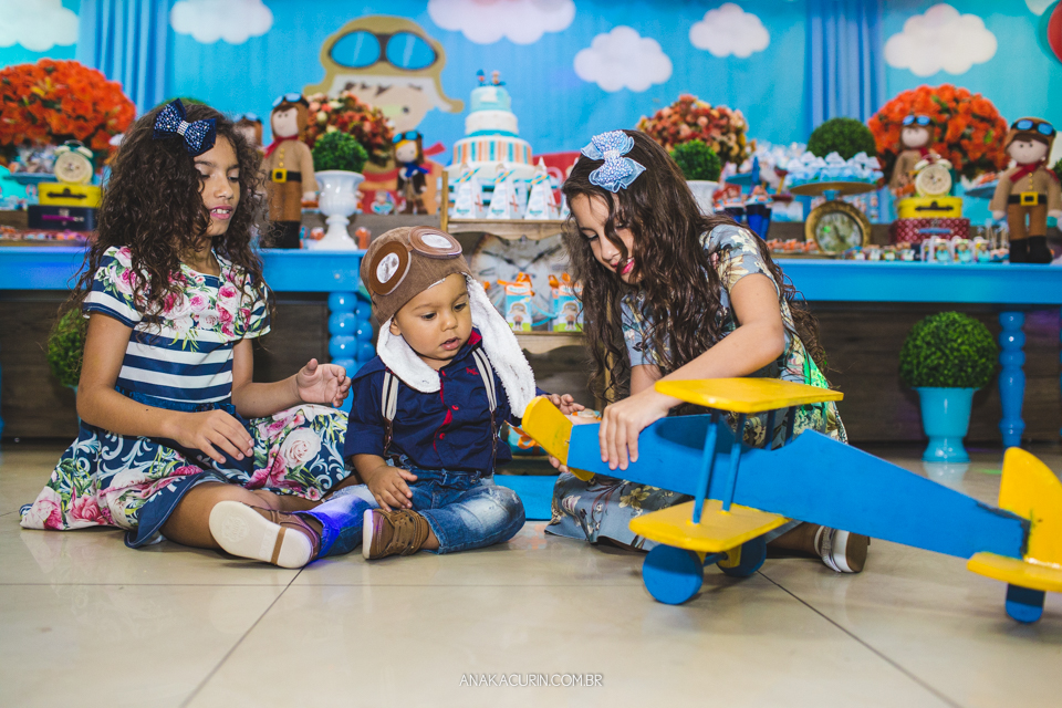 Festa de 1 ano do Bento, com o tema Aviador, fotografada por Ana Kacurin, no Rio de Janeiro