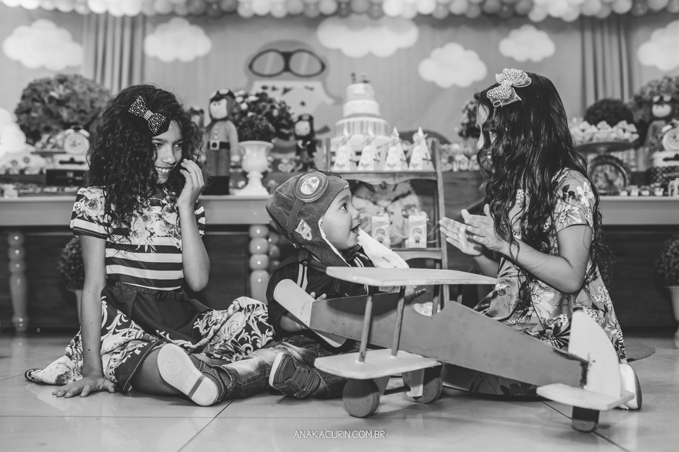 Festa de 1 ano do Bento, com o tema Aviador, fotografada por Ana Kacurin, no Rio de Janeiro