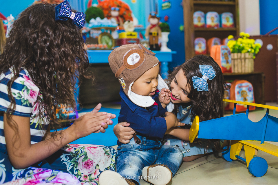 Festa de 1 ano do Bento, com o tema Aviador, fotografada por Ana Kacurin, no Rio de Janeiro