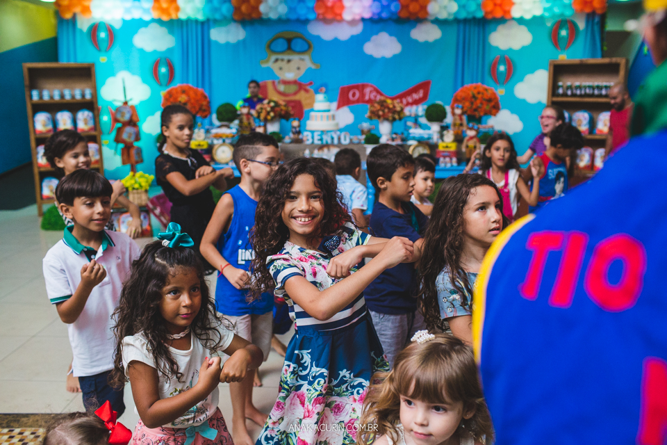 Festa de 1 ano do Bento, com o tema Aviador, fotografada por Ana Kacurin, no Rio de Janeiro