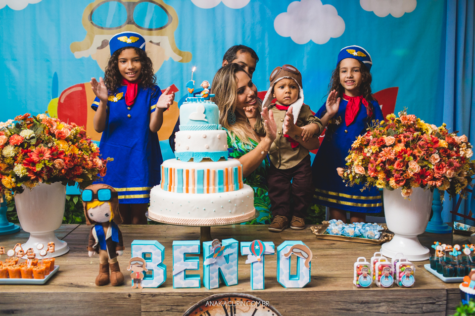 Festa de 1 ano do Bento, com o tema Aviador, fotografada por Ana Kacurin, no Rio de Janeiro