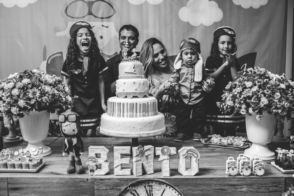 Festa de 1 ano do Bento, com o tema Aviador, fotografada por Ana Kacurin, no Rio de Janeiro