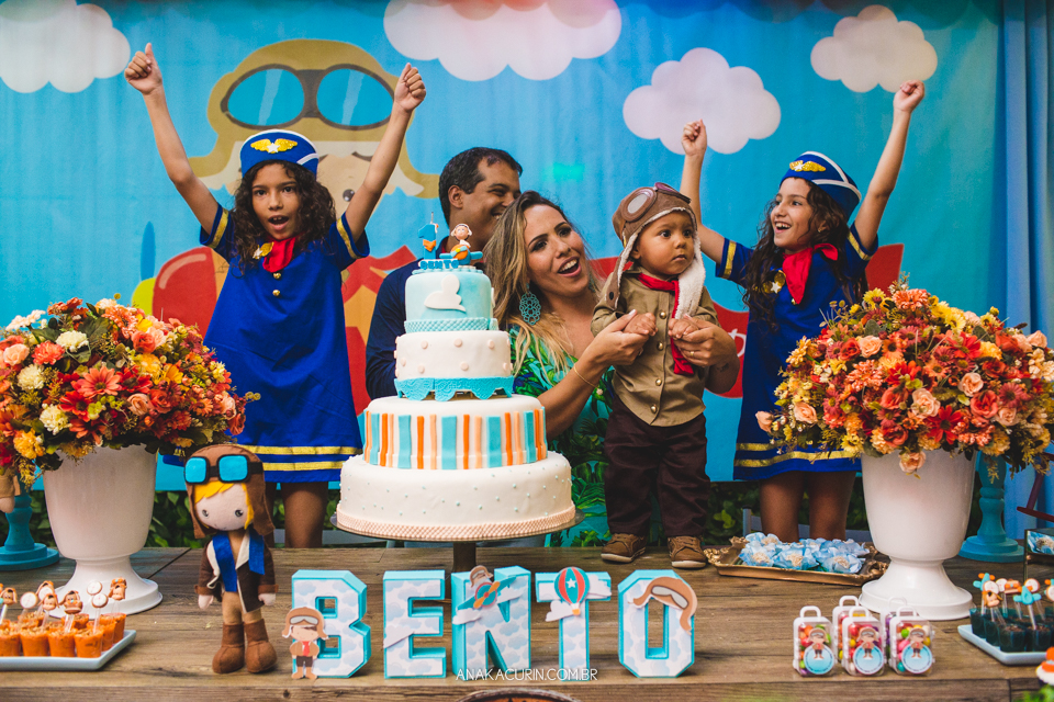 Festa de 1 ano do Bento, com o tema Aviador, fotografada por Ana Kacurin, no Rio de Janeiro
