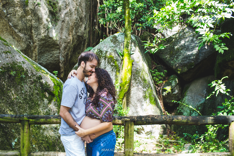 Ensaio de gestante da Roberta Ortiz realizado na Reserva Florestal do Grajaú, no Rio de Janeiro por Ana Kacurin