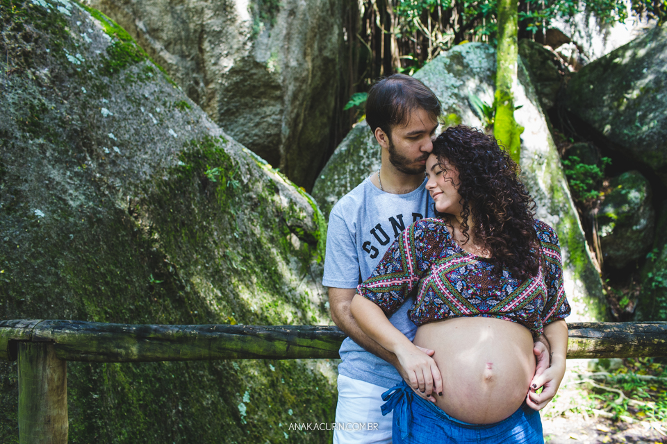 Ensaio de gestante da Roberta Ortiz realizado na Reserva Florestal do Grajaú, no Rio de Janeiro por Ana Kacurin