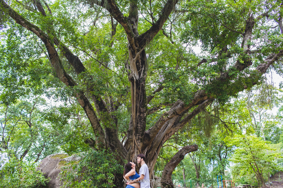 Ensaio de gestante da Roberta Ortiz realizado na Reserva Florestal do Grajaú, no Rio de Janeiro por Ana Kacurin