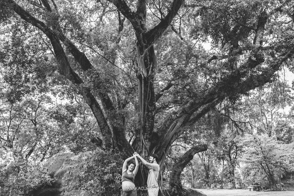 Ensaio de gestante da Roberta Ortiz realizado na Reserva Florestal do Grajaú, no Rio de Janeiro por Ana Kacurin