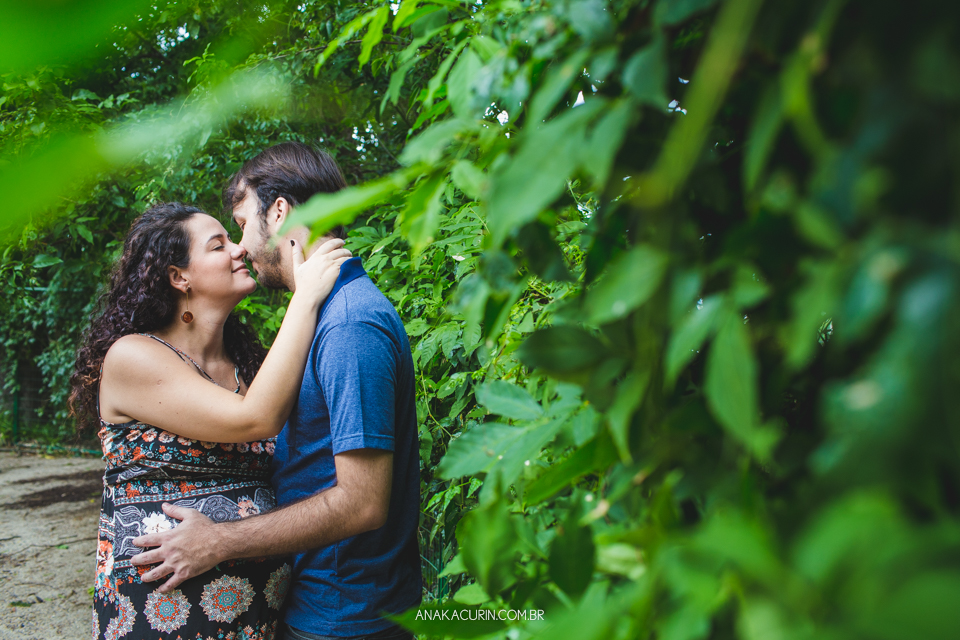 Ensaio de gestante da Roberta Ortiz realizado na Reserva Florestal do Grajaú, no Rio de Janeiro por Ana Kacurin
