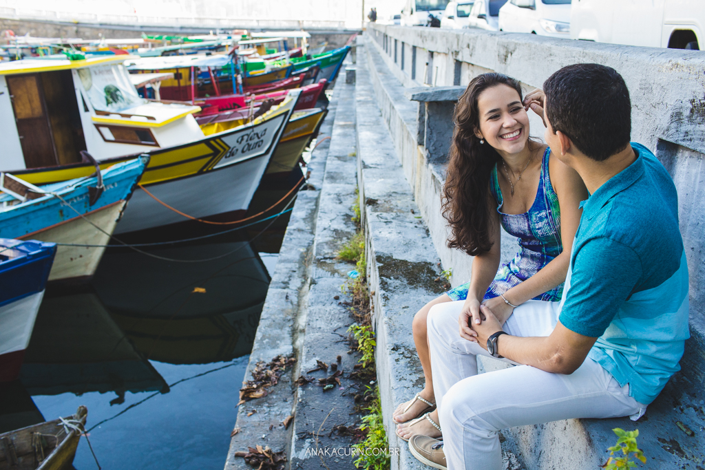 Ensaio de casal da Luiza e do Thiago, na praia da Urca/Praia Vermelha, Rio de Janeiro, RJ, fotografado por Ana KAcurin, fotógrafa de casamentos.