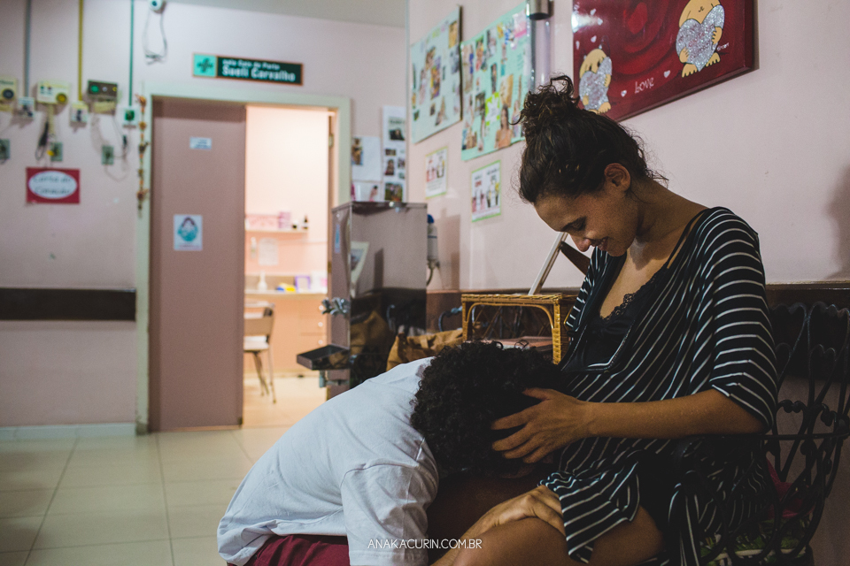 Parto natural do Bento que aconteceu na Casa de Parto David Capistrano em Realengo, Rio de Janeiro, fotografado por Ana Kacurin
