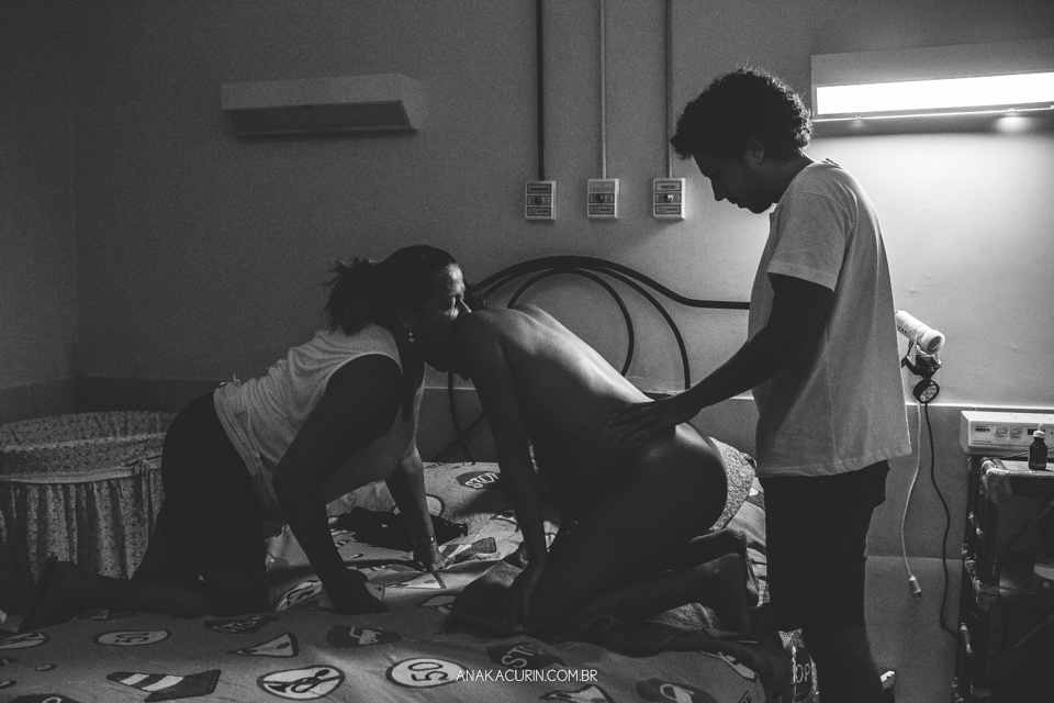 Parto natural do Bento que aconteceu na Casa de Parto David Capistrano em Realengo, Rio de Janeiro, fotografado por Ana Kacurin