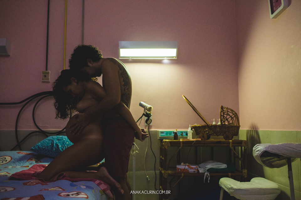 Parto natural do Bento que aconteceu na Casa de Parto David Capistrano em Realengo, Rio de Janeiro, fotografado por Ana Kacurin
