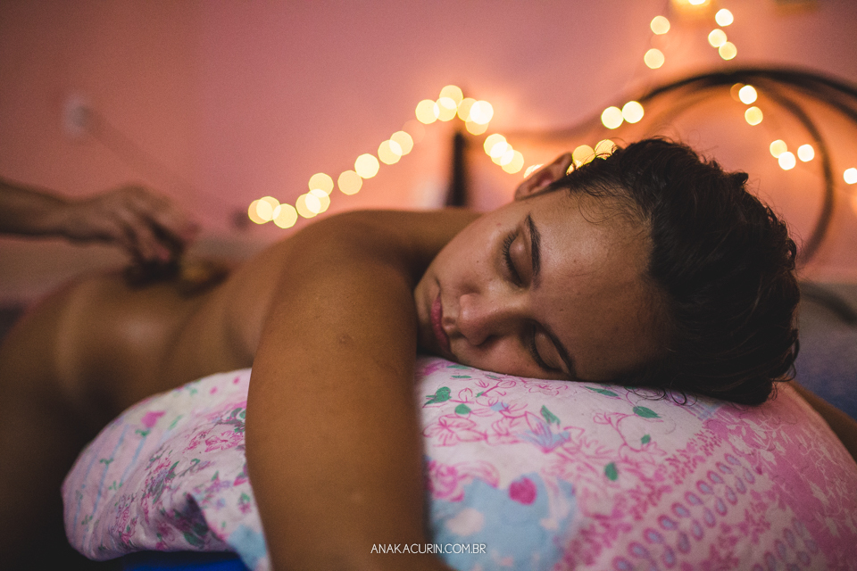 Parto natural do Bento que aconteceu na Casa de Parto David Capistrano em Realengo, Rio de Janeiro, fotografado por Ana Kacurin