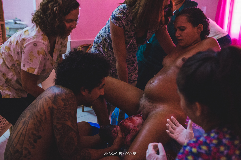 Parto natural do Bento que aconteceu na Casa de Parto David Capistrano em Realengo, Rio de Janeiro, fotografado por Ana Kacurin