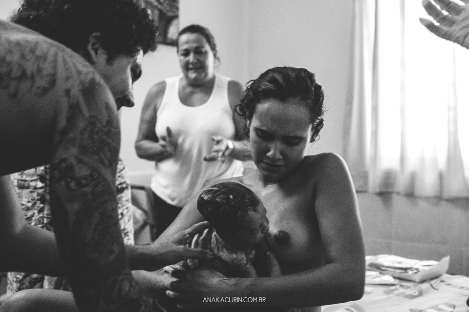 Parto natural do Bento que aconteceu na Casa de Parto David Capistrano em Realengo, Rio de Janeiro, fotografado por Ana Kacurin