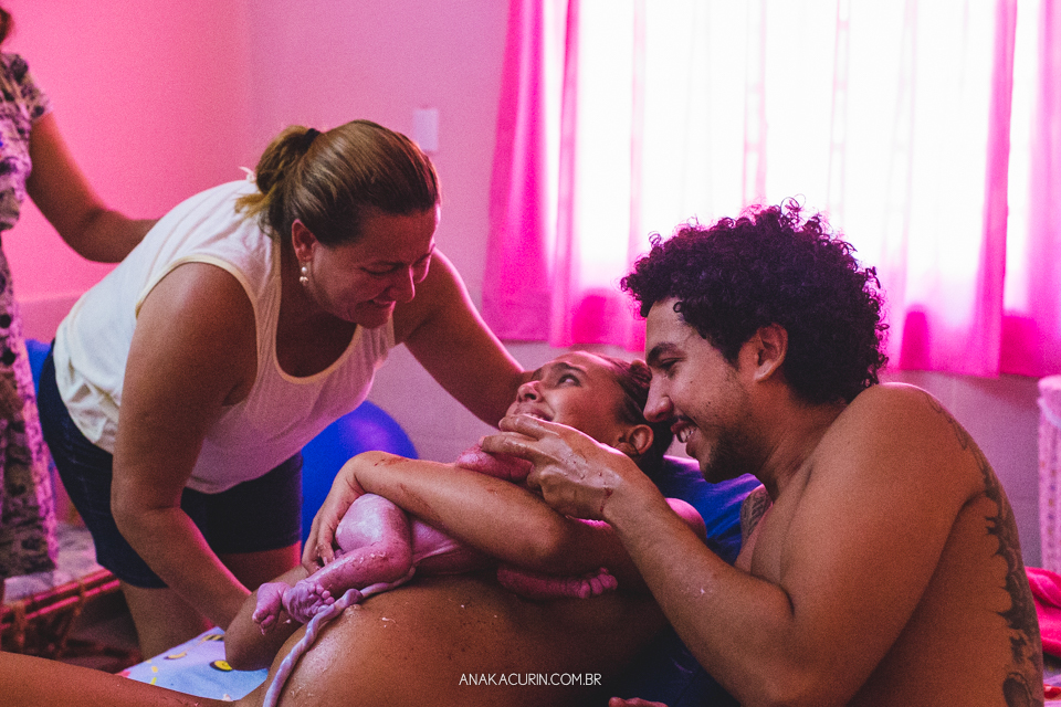 Parto natural do Bento que aconteceu na Casa de Parto David Capistrano em Realengo, Rio de Janeiro, fotografado por Ana Kacurin