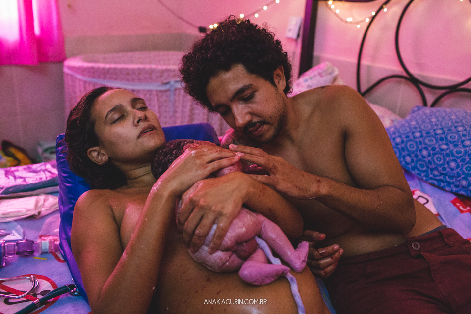 Parto natural do Bento que aconteceu na Casa de Parto David Capistrano em Realengo, Rio de Janeiro, fotografado por Ana Kacurin
