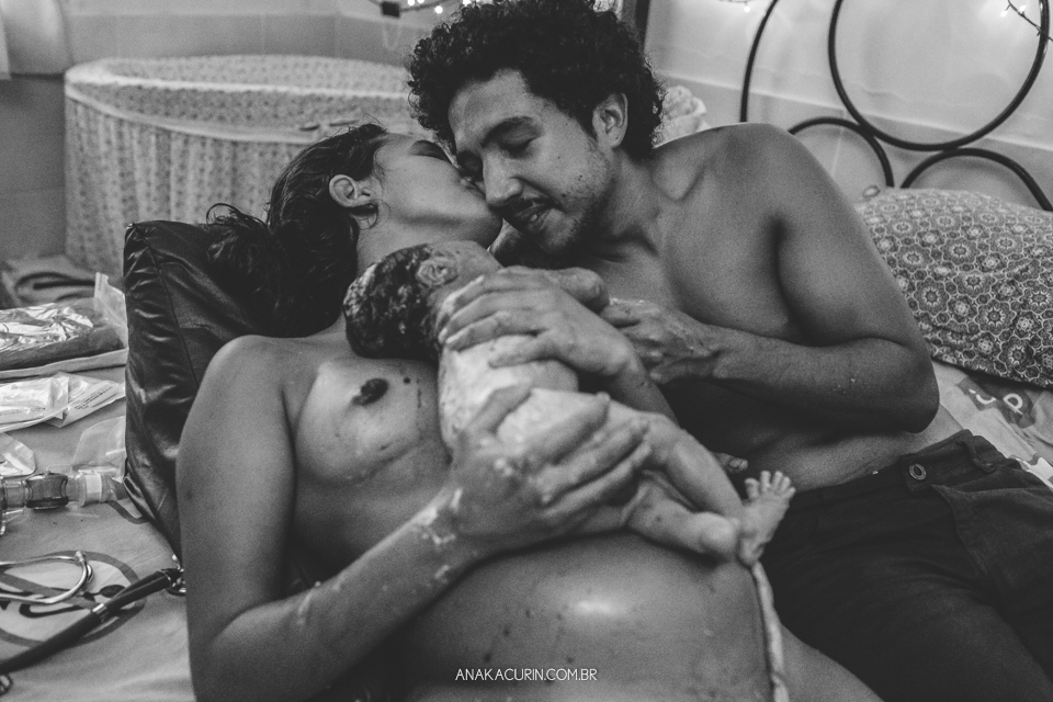 Parto natural do Bento que aconteceu na Casa de Parto David Capistrano em Realengo, Rio de Janeiro, fotografado por Ana Kacurin