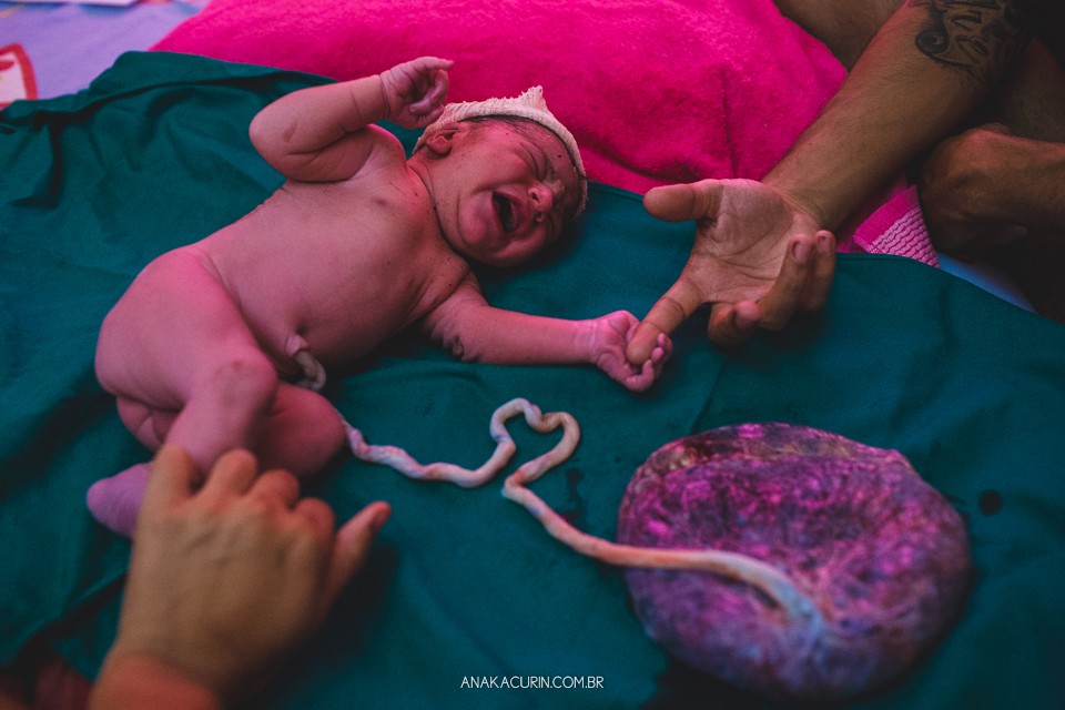 Parto natural do Bento que aconteceu na Casa de Parto David Capistrano em Realengo, Rio de Janeiro, fotografado por Ana Kacurin