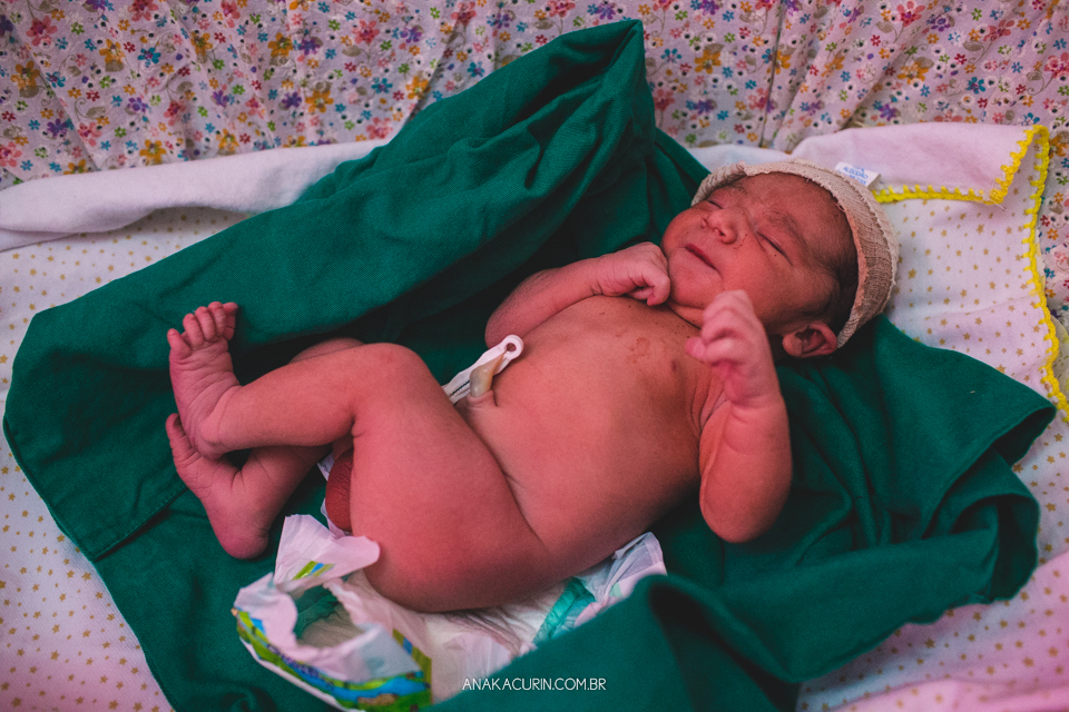 Parto natural do Bento que aconteceu na Casa de Parto David Capistrano em Realengo, Rio de Janeiro, fotografado por Ana Kacurin