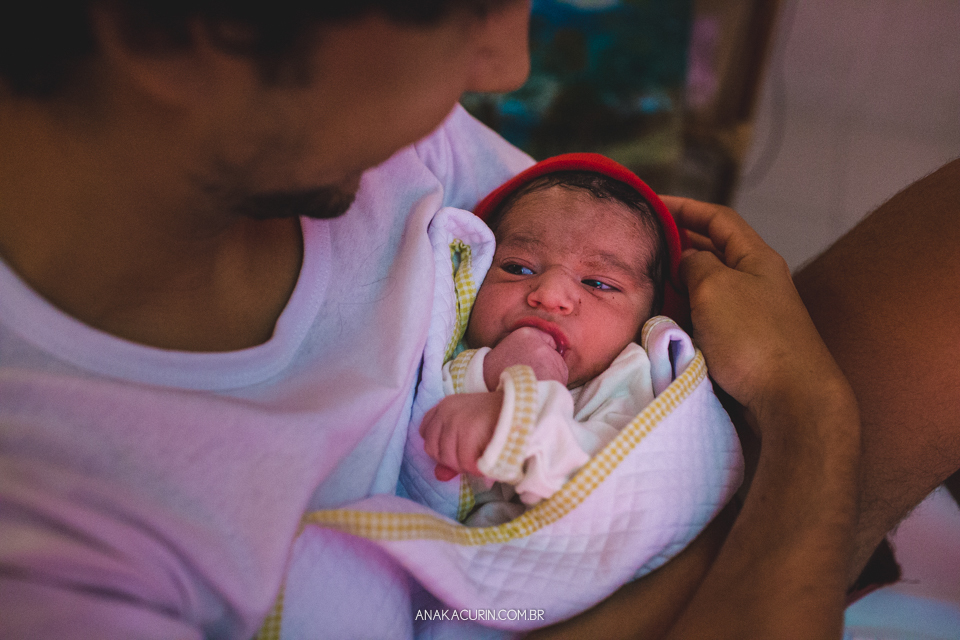 Parto natural do Bento que aconteceu na Casa de Parto David Capistrano em Realengo, Rio de Janeiro, fotografado por Ana Kacurin