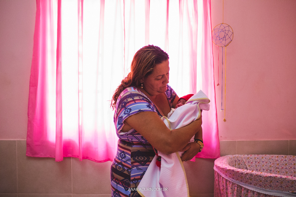Parto natural do Bento que aconteceu na Casa de Parto David Capistrano em Realengo, Rio de Janeiro, fotografado por Ana Kacurin