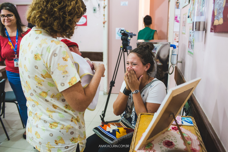 Parto natural do Bento que aconteceu na Casa de Parto David Capistrano em Realengo, Rio de Janeiro, fotografado por Ana Kacurin