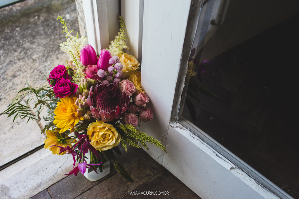 Bouquet de casamento da Larissa, colorido e moderninho