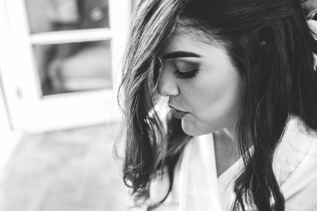 Noiva Larissa fazendo seu penteado