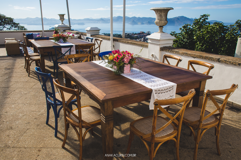 Decoração de casamento do casal de noivos Larissa e Daniel, feita pela Oh Lindeza no Solar Real em Santa Teresa